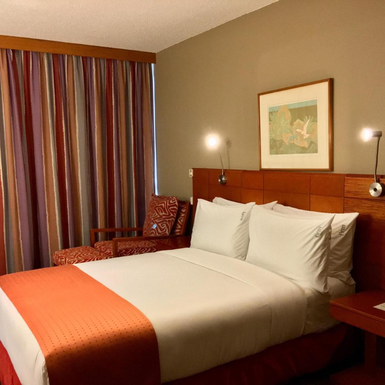 غرفة تنفيذية بسرير كينج بإطلالة على البحر