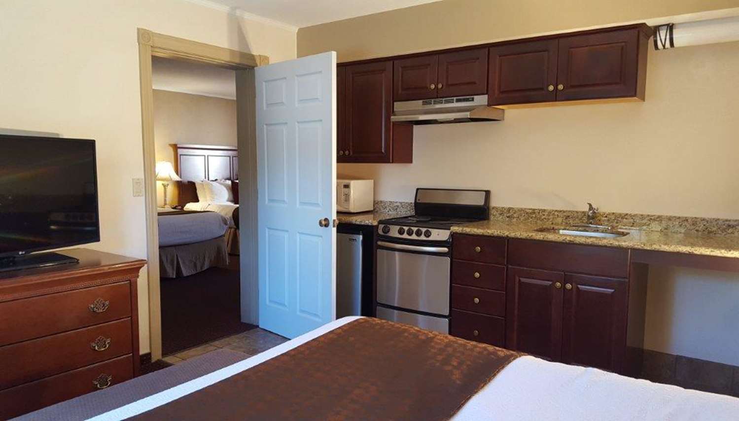 جناح بسريرين كوين بمطبخ صغير، Best Western Plus Humboldt House Inn 2/2