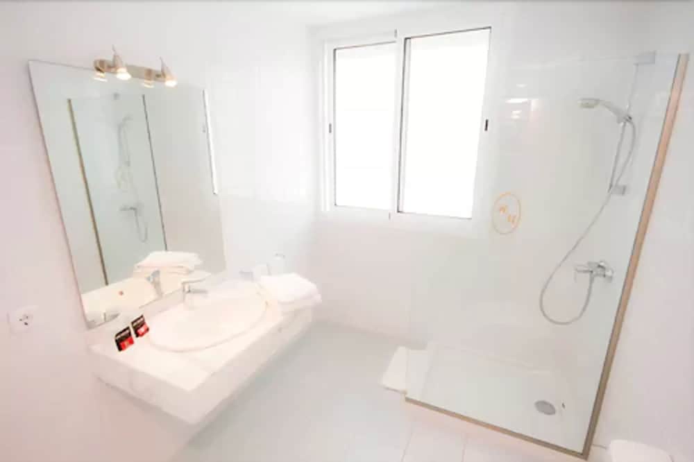 1 BEDROOM, APARTMENT, PARTIAL SEA VIEW, BALCONY