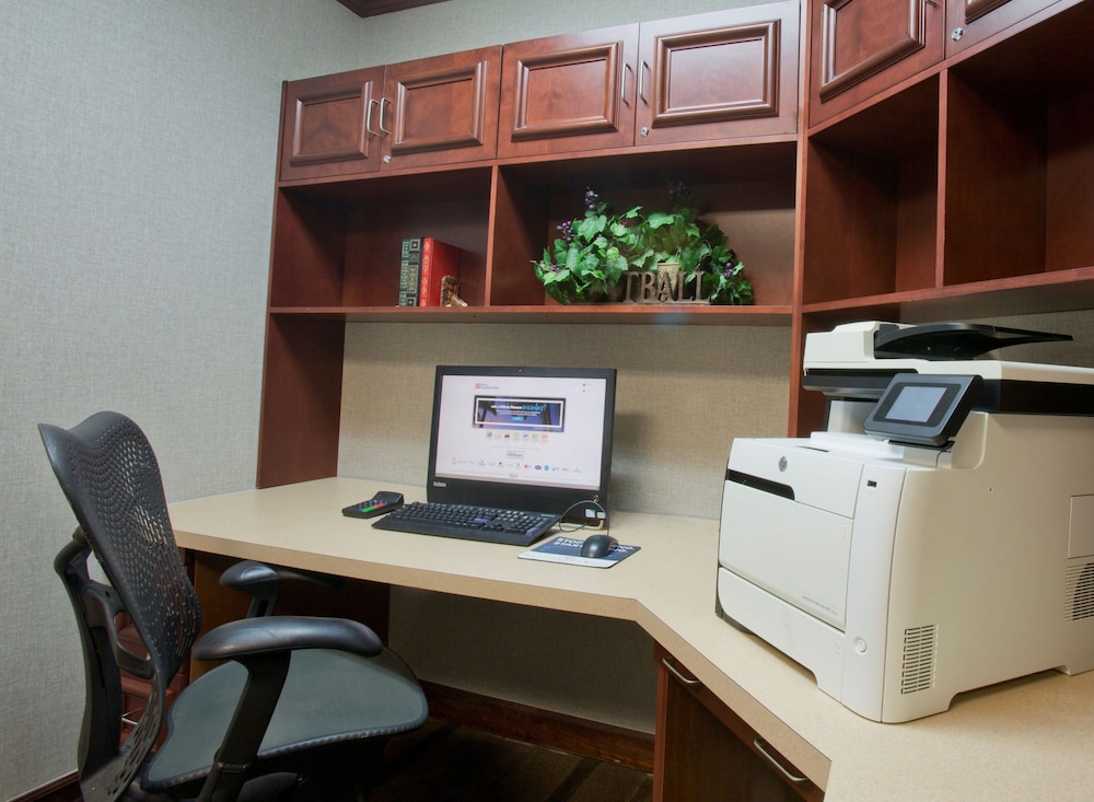 Holiday Inn Express and Suites Lucedale Hotel 63/76
