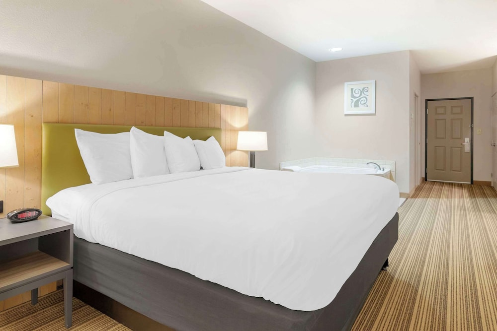 Country Inn & Suites by Radisson, Columbia, MO 9/40