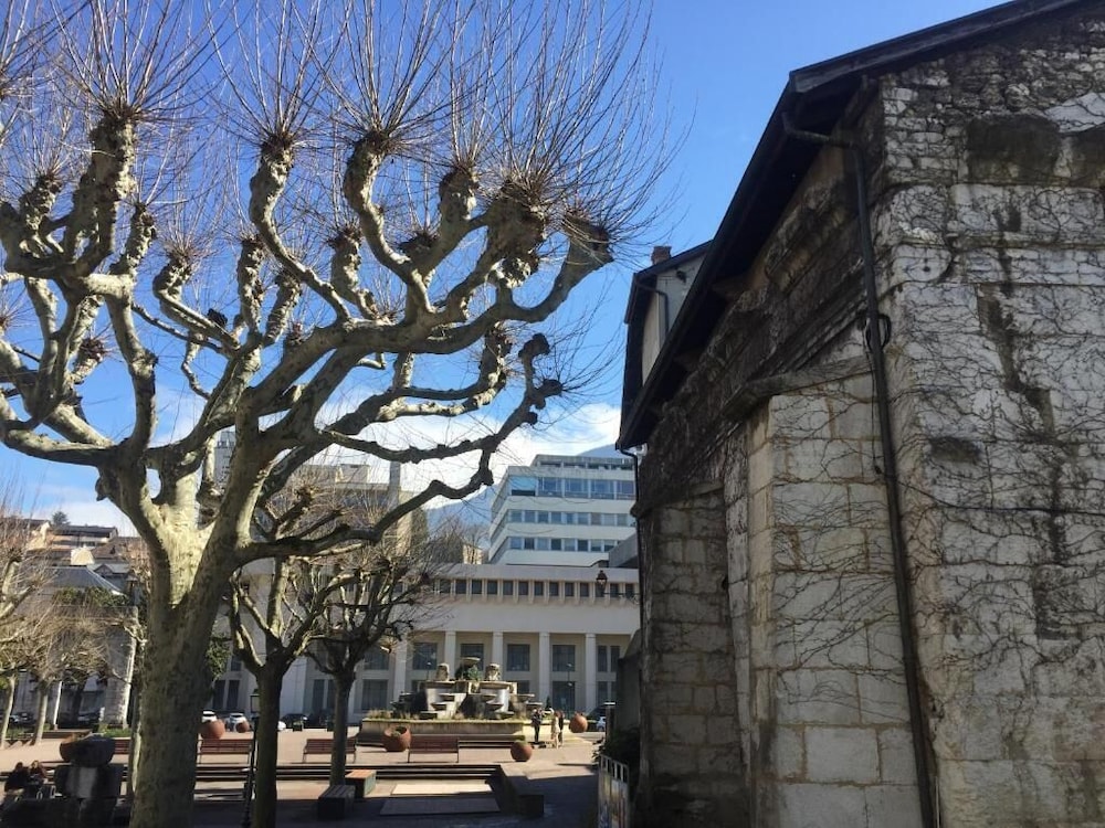 HOTEL DE LA COURONNE 61/70