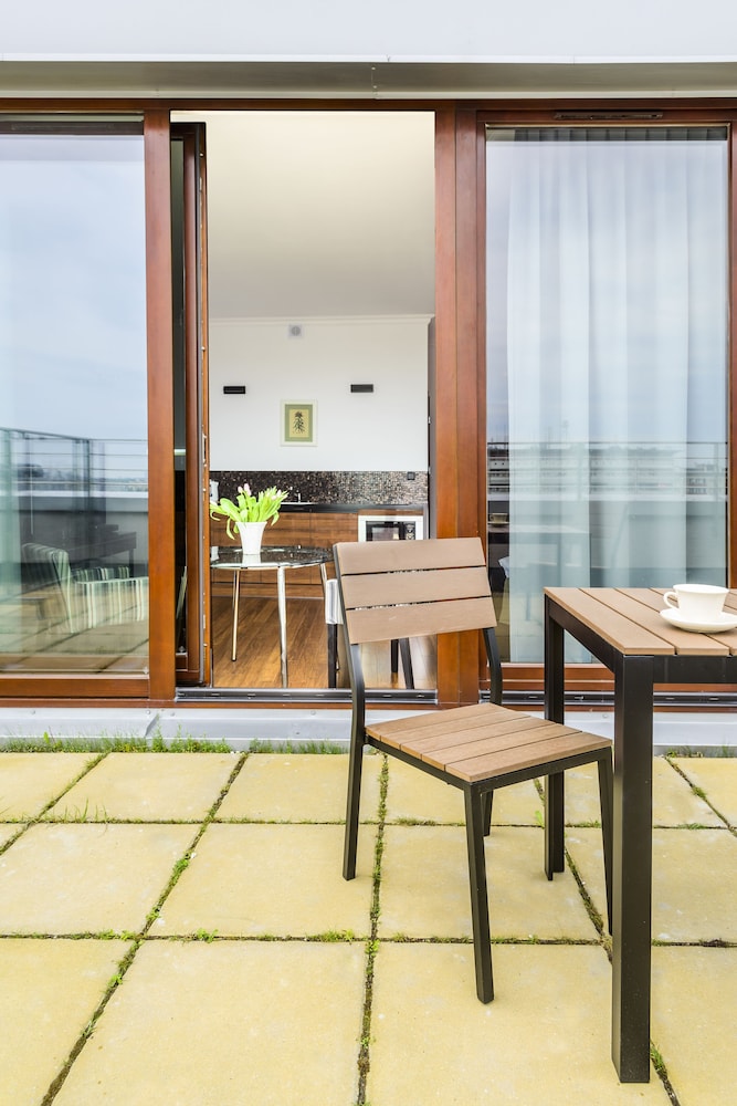 TRITON PARK APARTMENTS 35/41