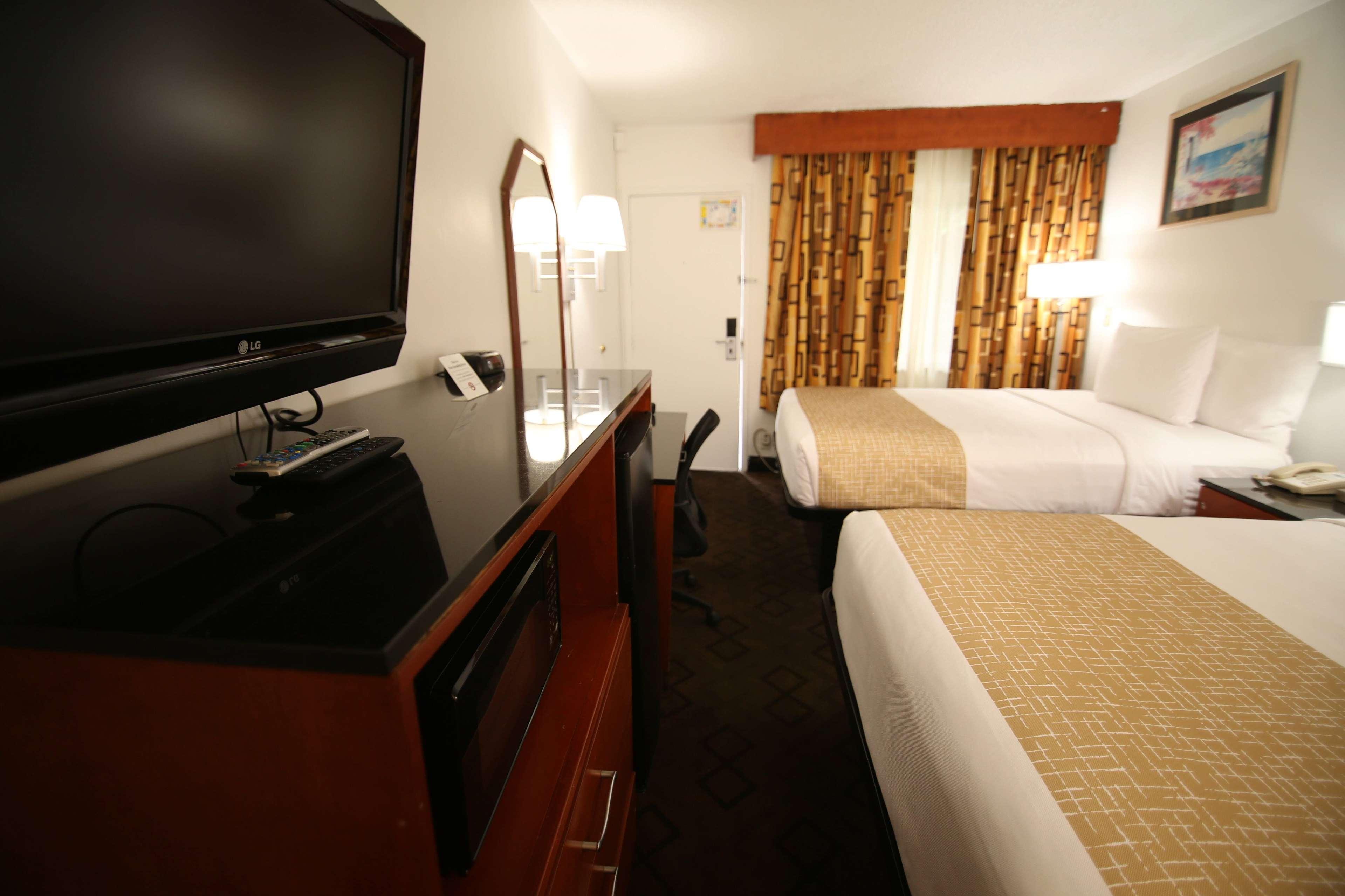 Room, Quadruple