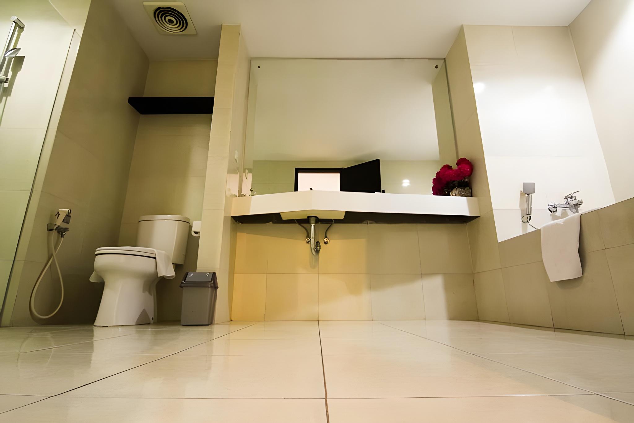 Hotel Royal Jember 22/24