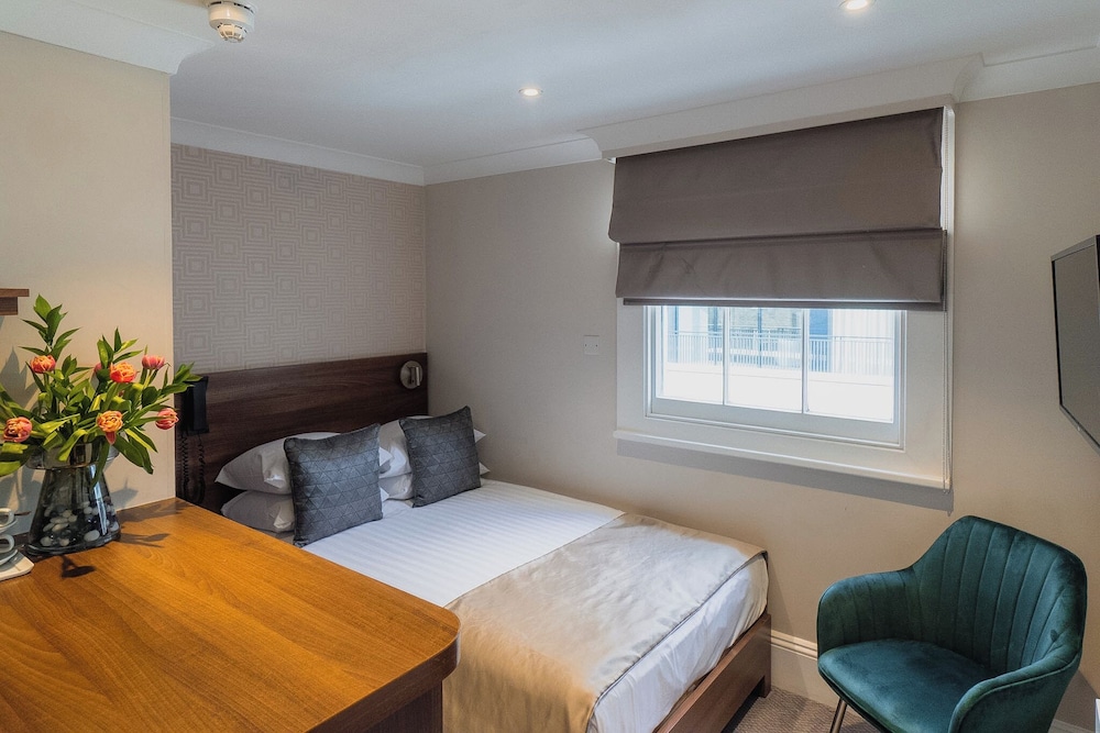 London House Hotel 61/75