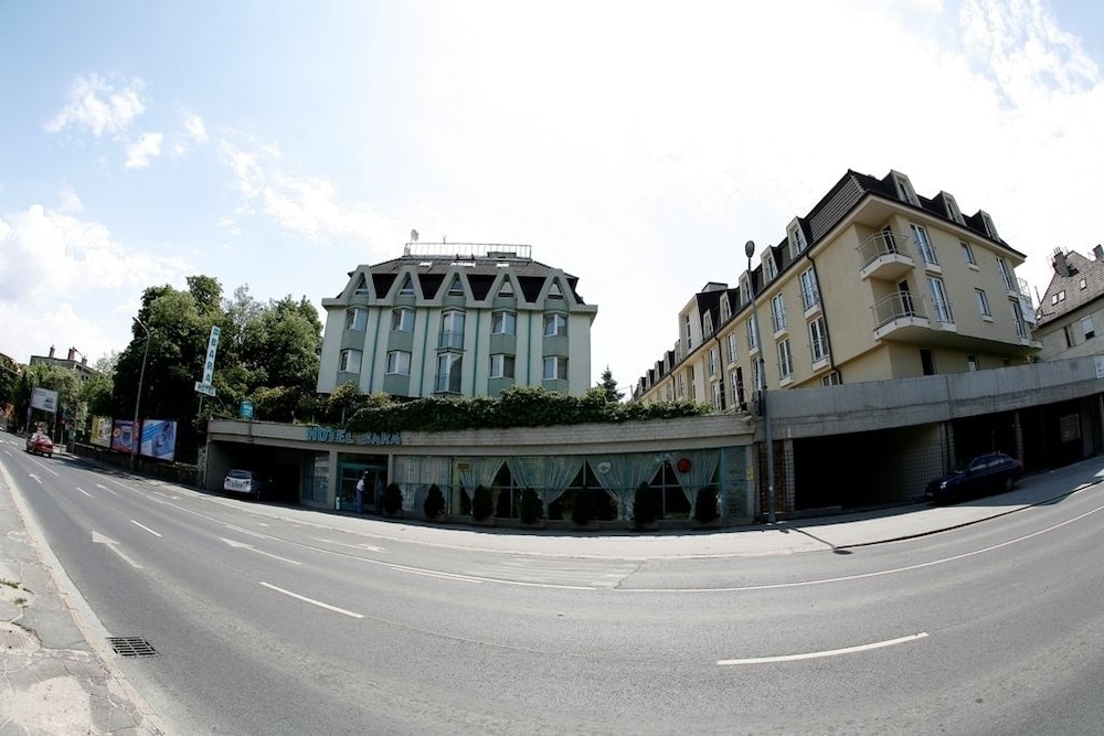 BARA HOTEL 47/50