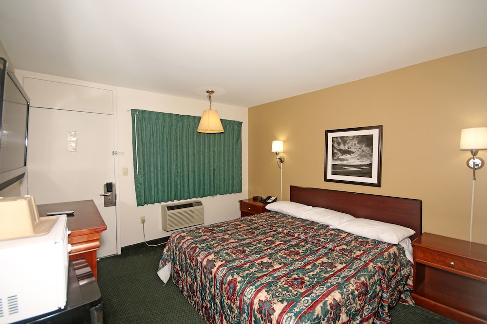 Royal Inn Charlotte Airport Hotel 8/31