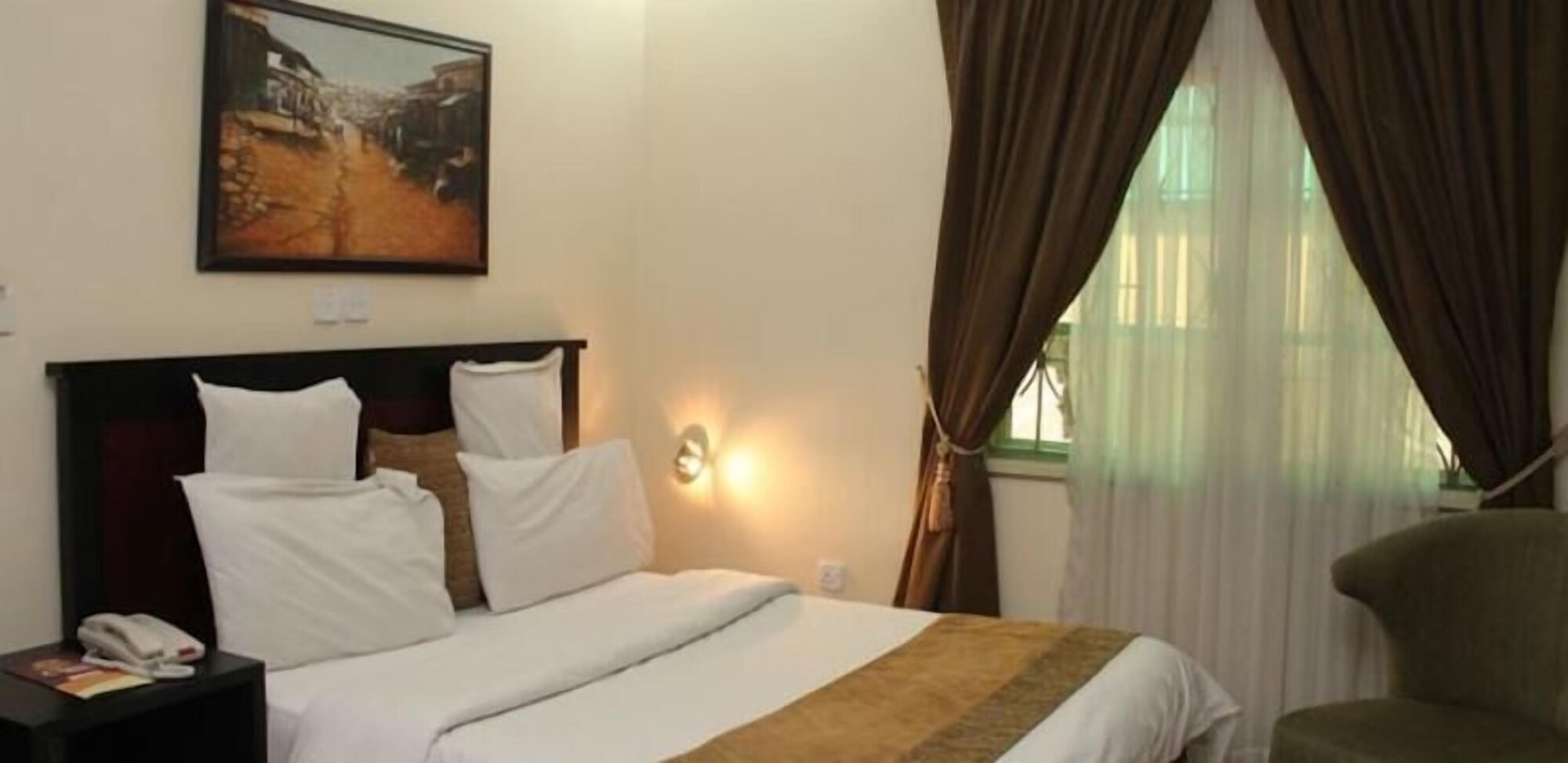Standard, Queen Bed