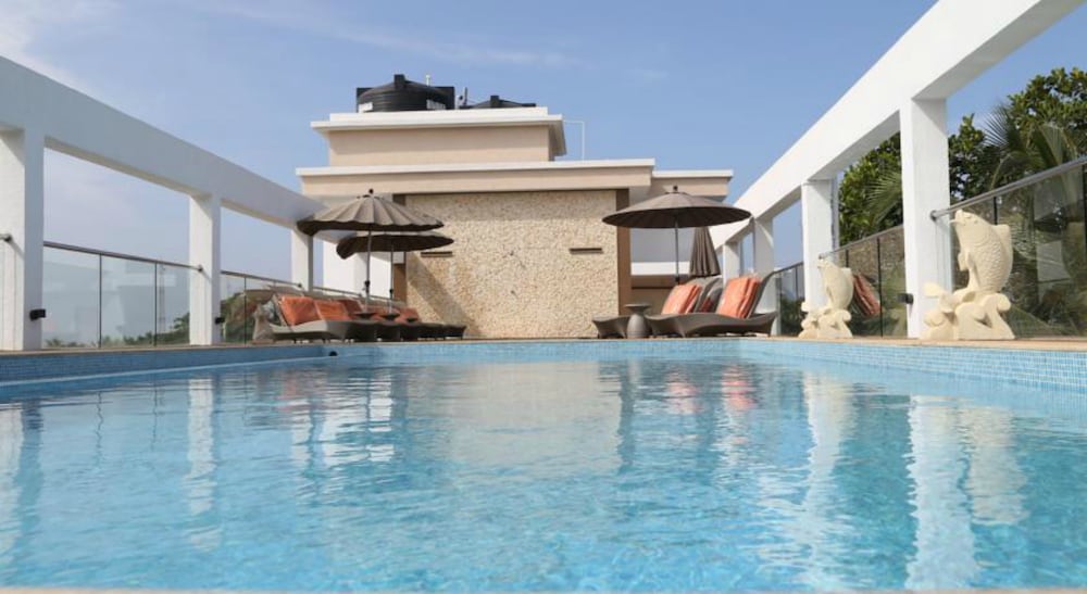 Lemon Tree Hotel Candolim Goa 5/25