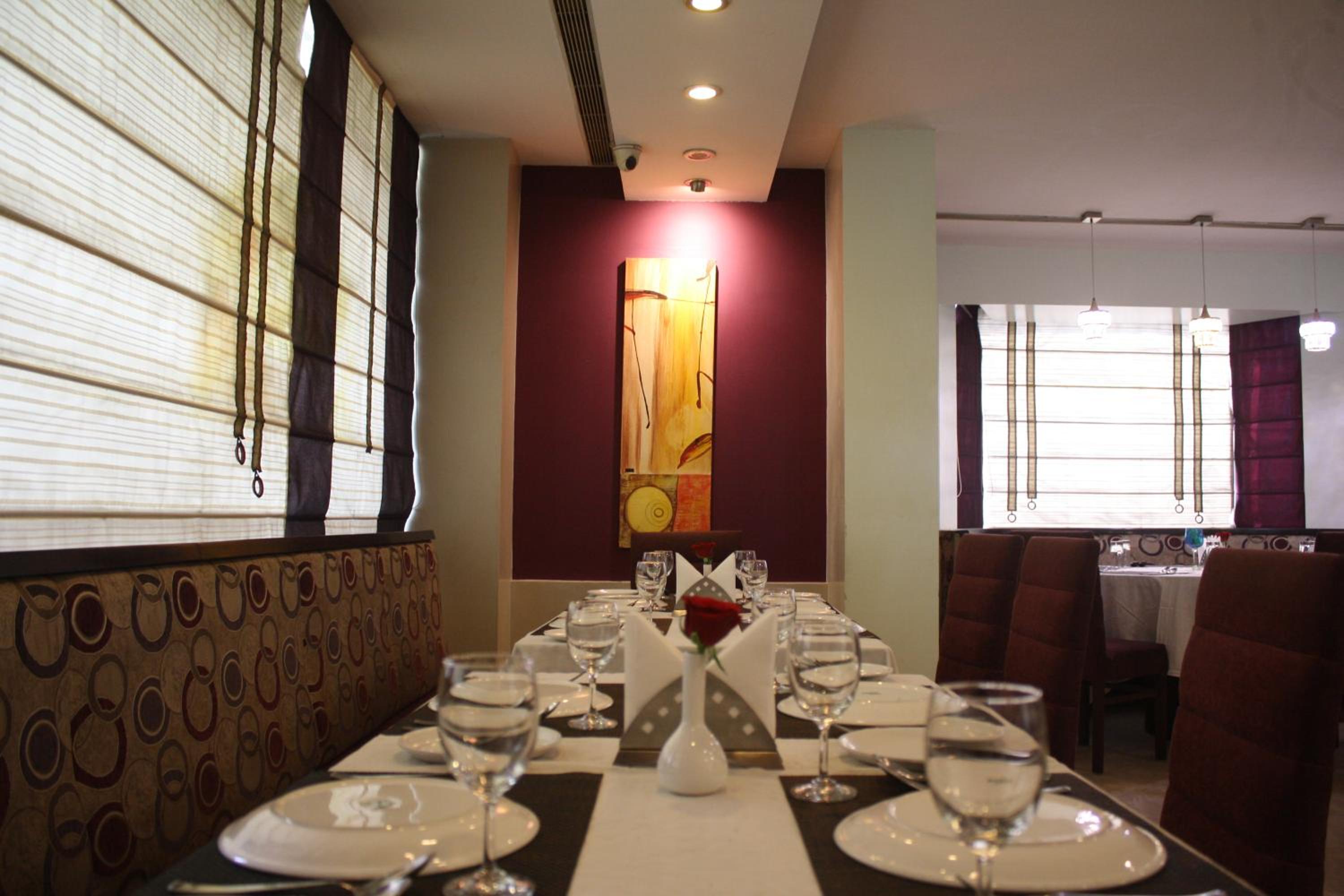 Oyo Premium Deccan Apte Road 39/55