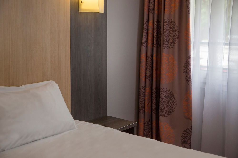 The Originals City Hotel Le Lion Dorr Chinon Inter Hotel 17/76