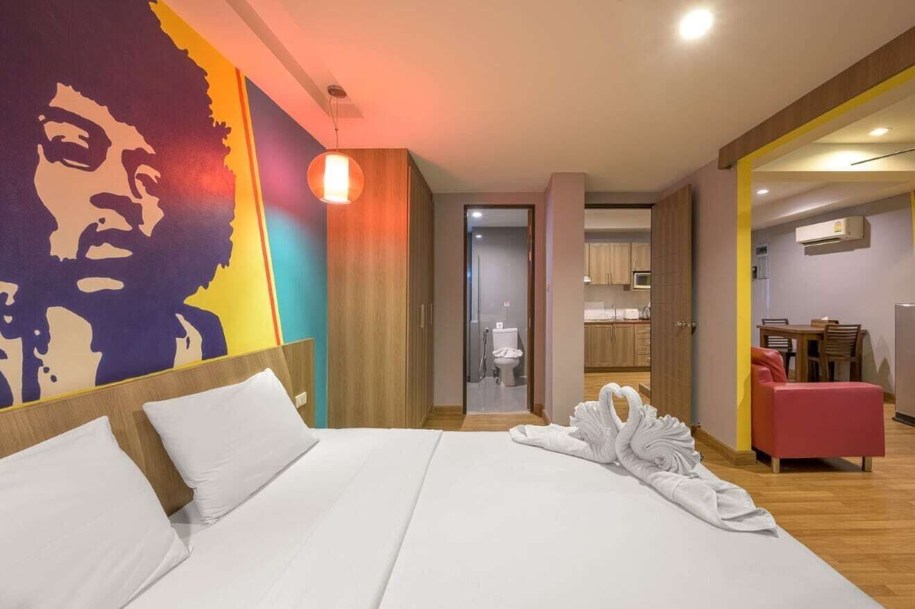 DELUXE, TWIN BEDS, BALCONY