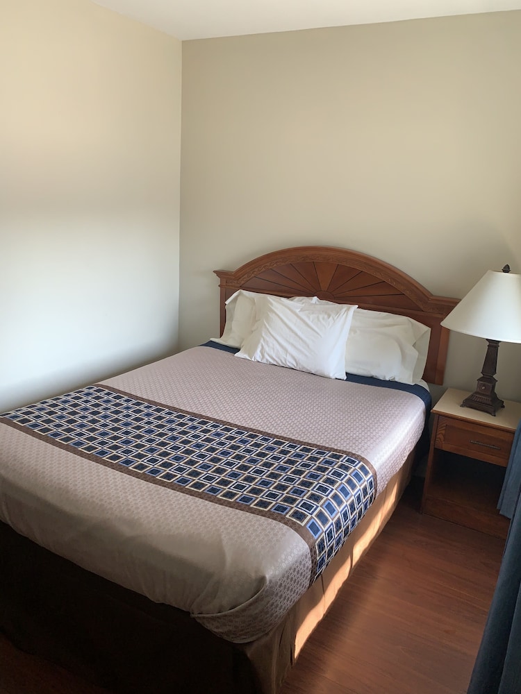 Magnuson Hotel Hampton NH 10/35