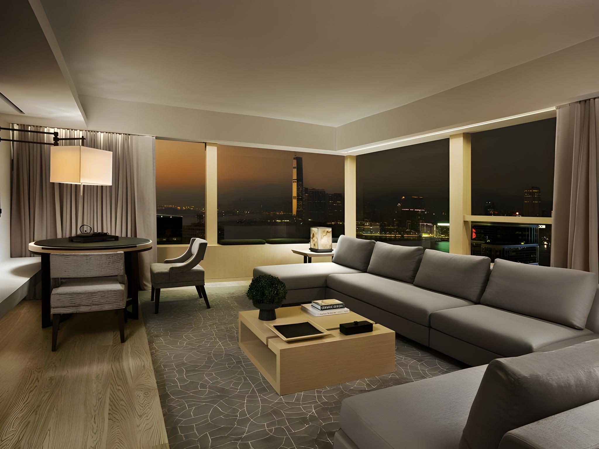 Upper, Suite