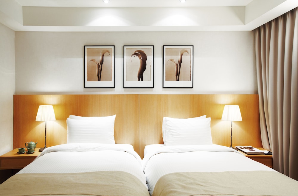 Hotel Illua 12/47
