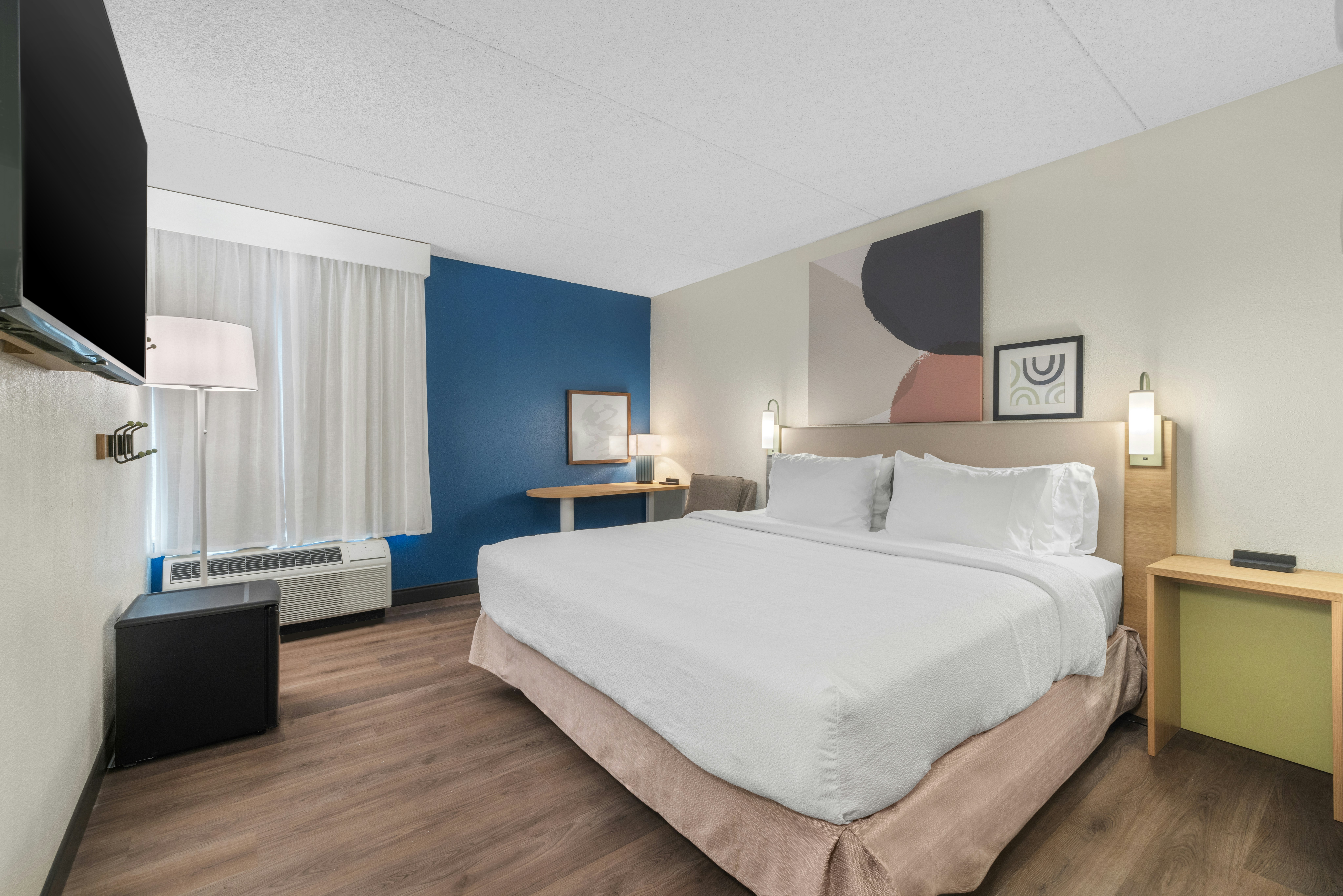 ROOM, KING BED, ACCESSIBLE