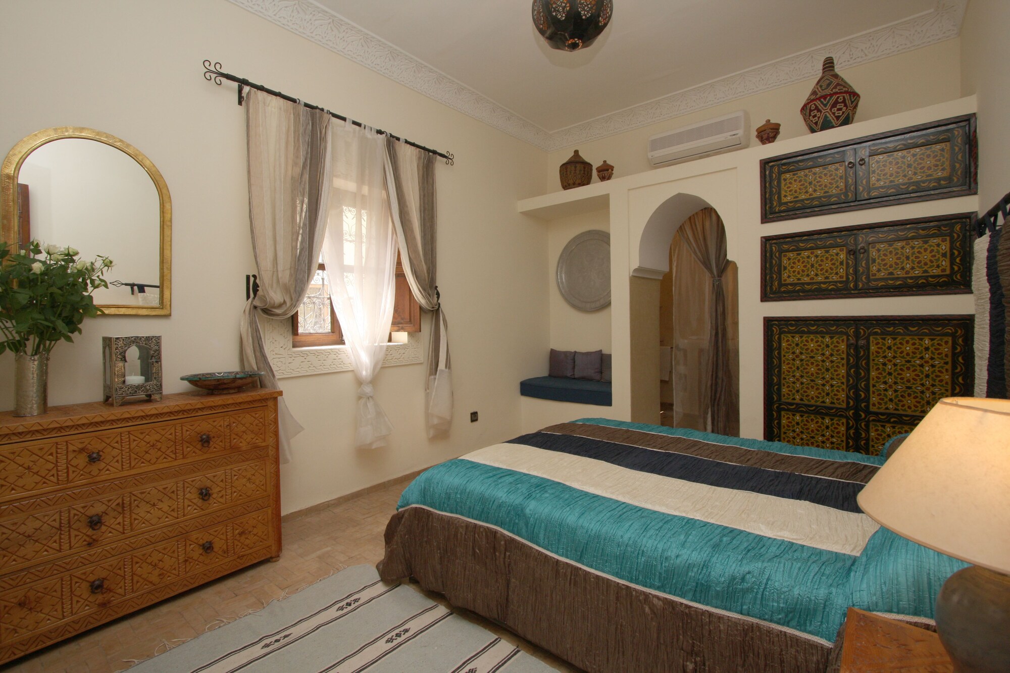 ROOM, DOUBLE BED