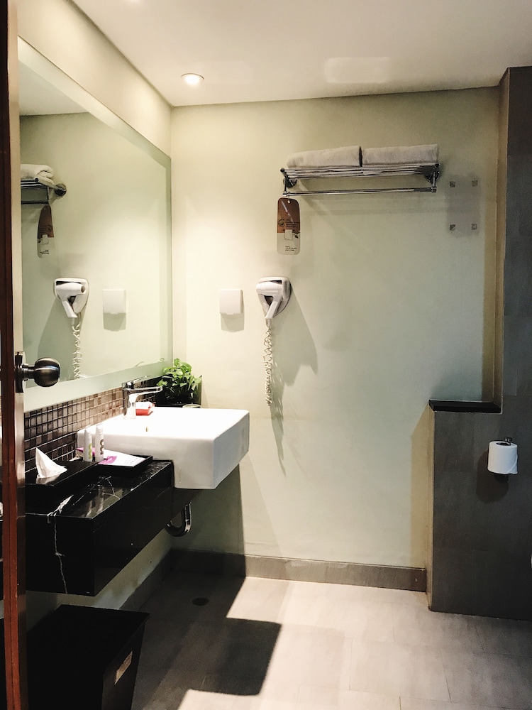 Mercure Surabaya Grand Mirama 31/81