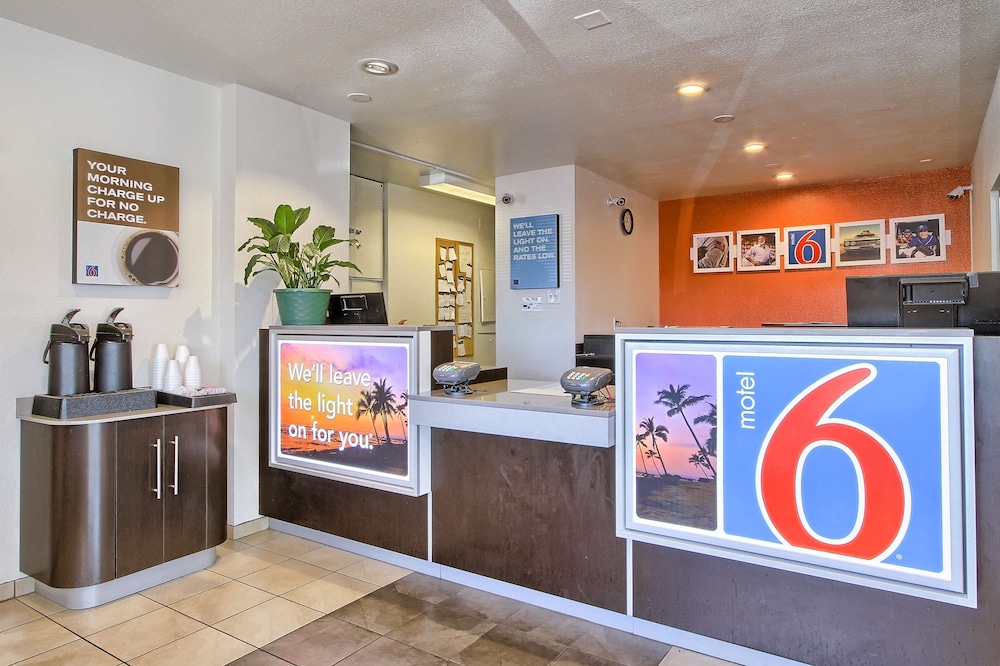 Motel6 Tulare, CA 8/60