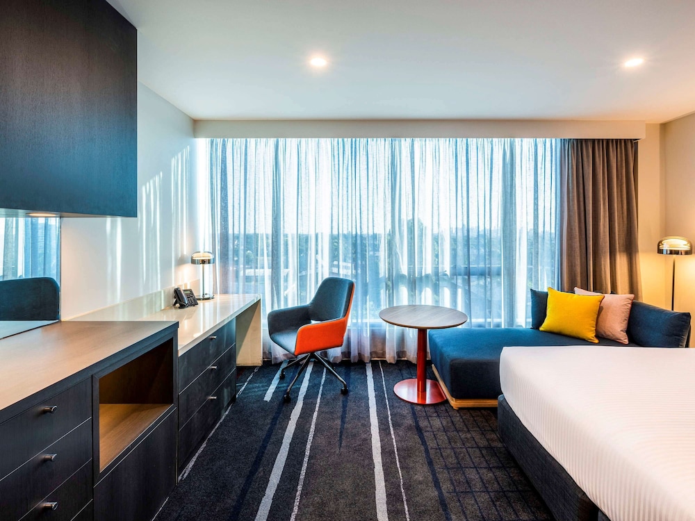Novotel Melbourne Preston 11/94