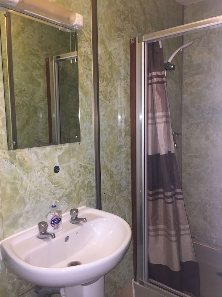 Gresham Hotel 42/50
