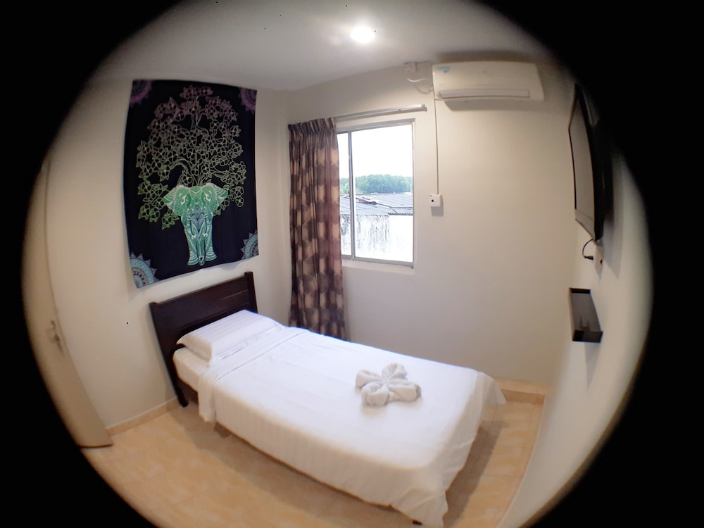 De Chukai Hotel 8/43