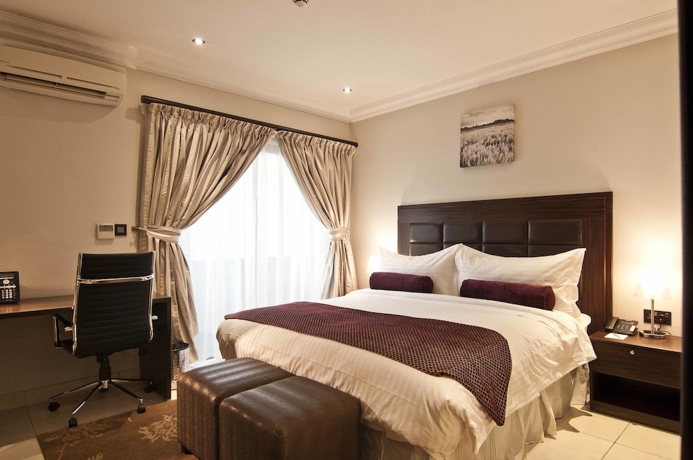 Leola Suites 5/37