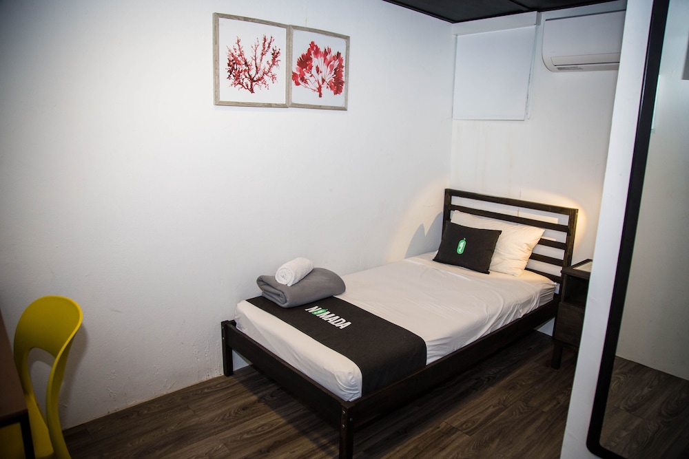 Nomada Urban Beach Hostel 12/39