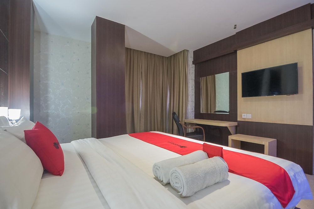 RedDoorz Premium near Grand Batam Mall 33/50