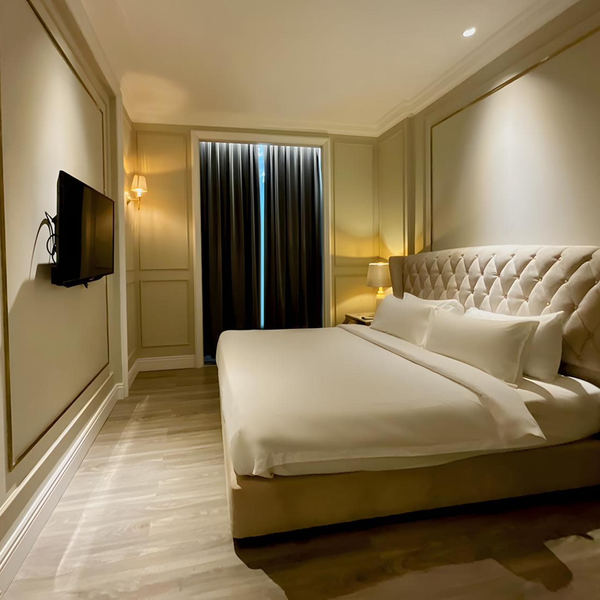 3 BEDROOMS, SUITE