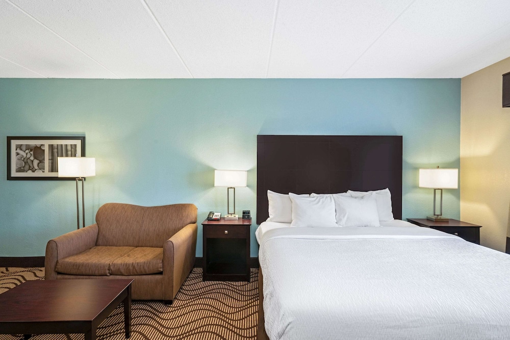 La Quinta Inn & Suites by Wyndham Knoxville Airport 14/47