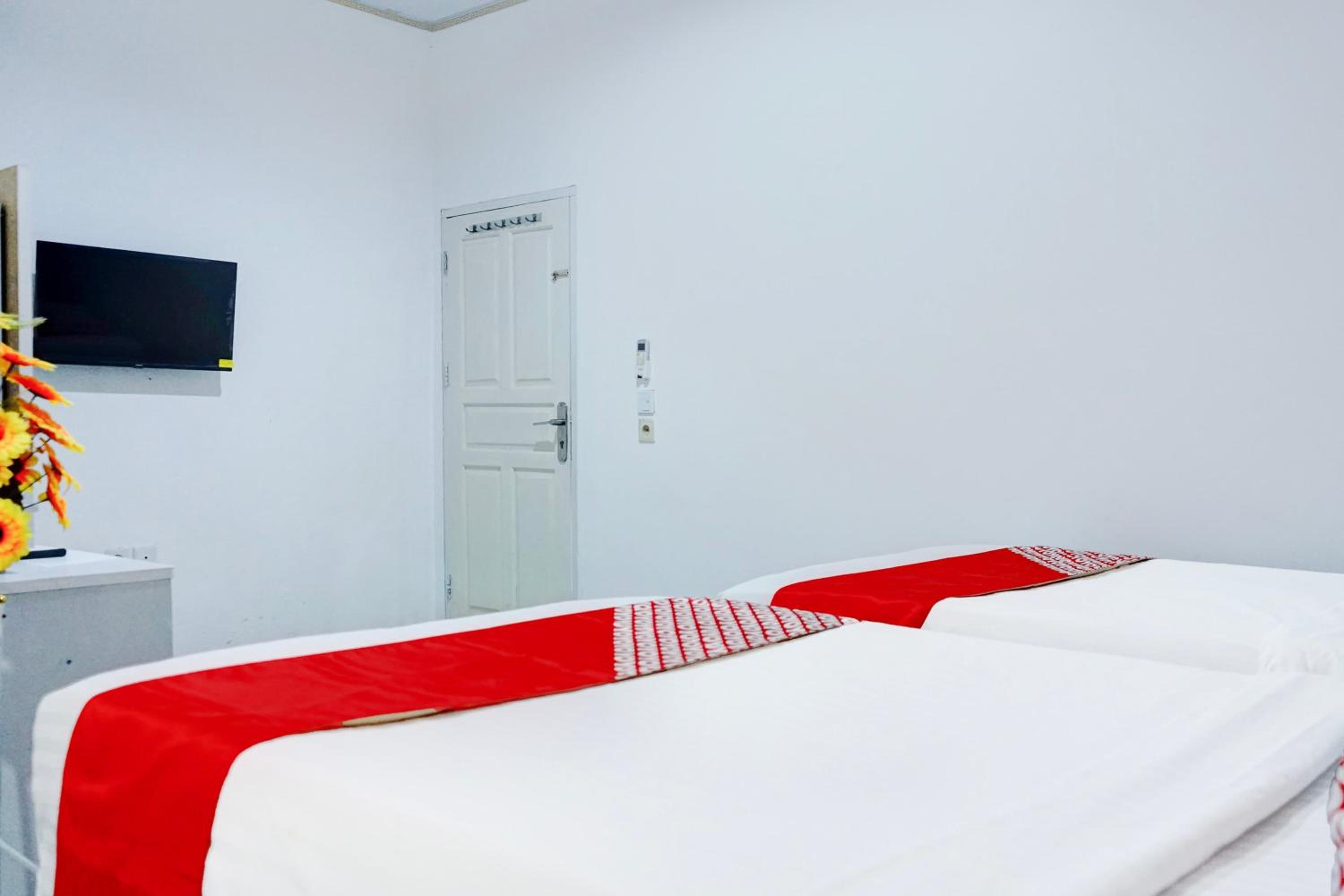 DELUXE, TWIN BEDS