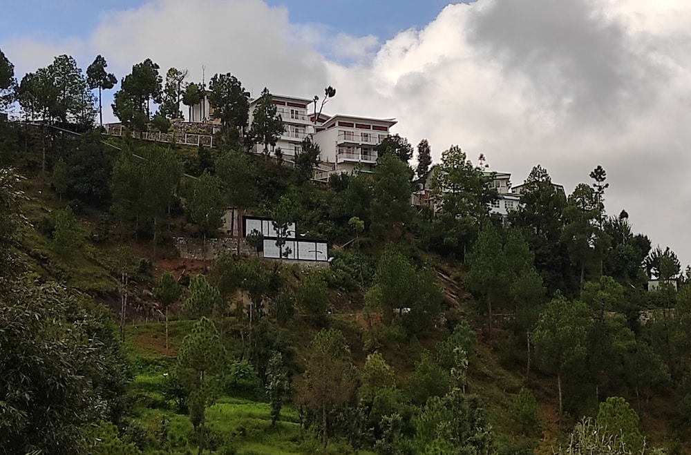JuSTa Luxe Mukteshwar Retreat and Spa Mukteshwar 42/50