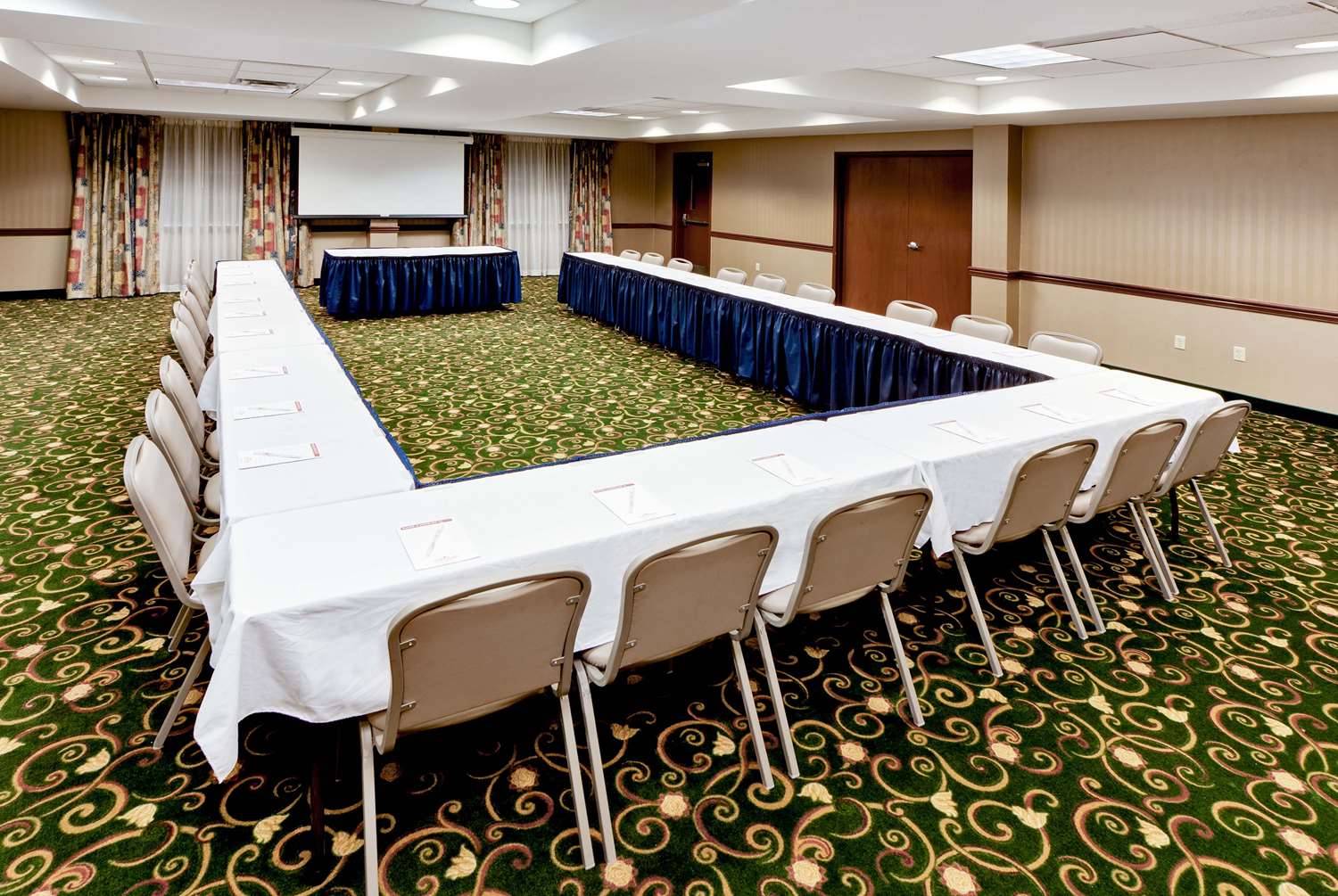 Hawthorn Suites By Wyndham Louisville East 23/25