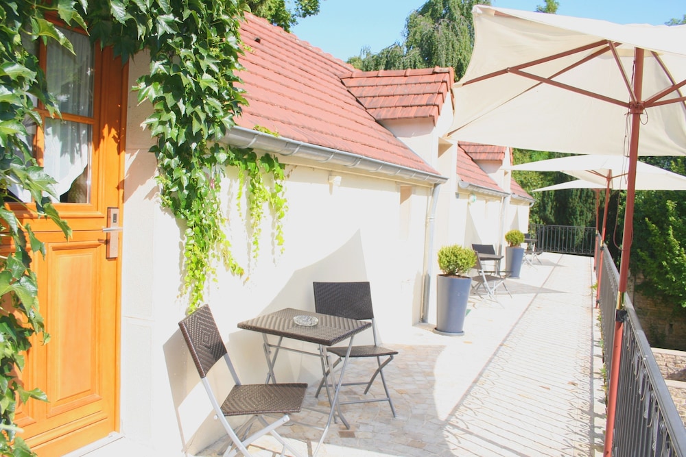 Chateau de Challanges 68/70