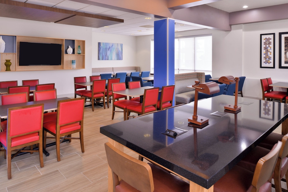 Holiday Inn Express Burlington 44/79