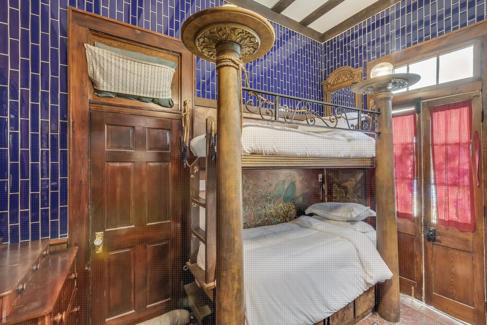 ROOM, BUNK BED, PRIVATE BATHROOM