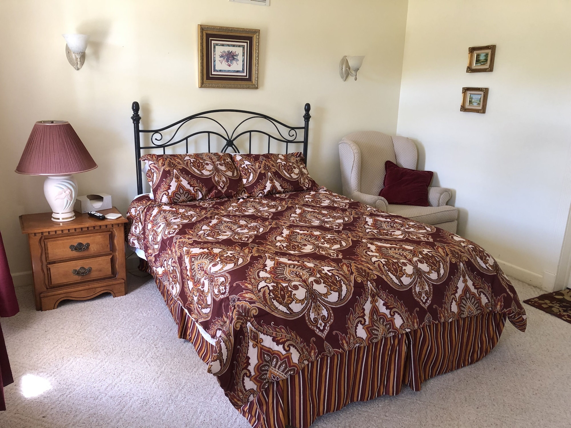 Burgandy, Queen Bed