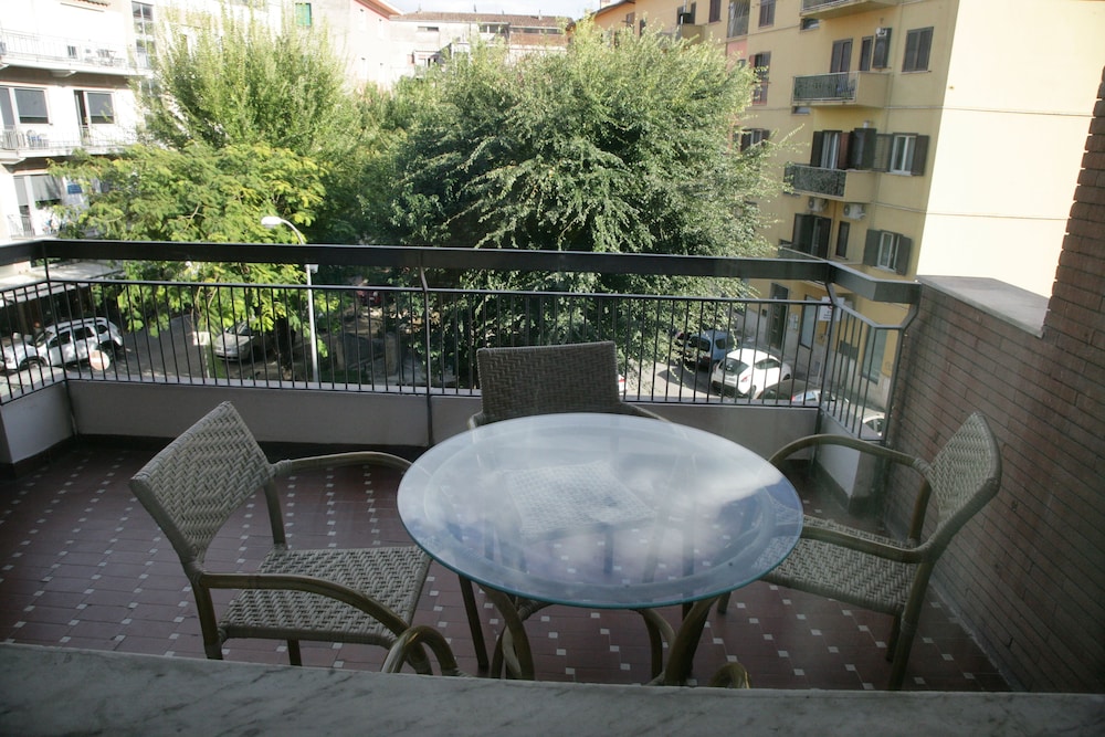 Hotel Piazza Marconi 31/35