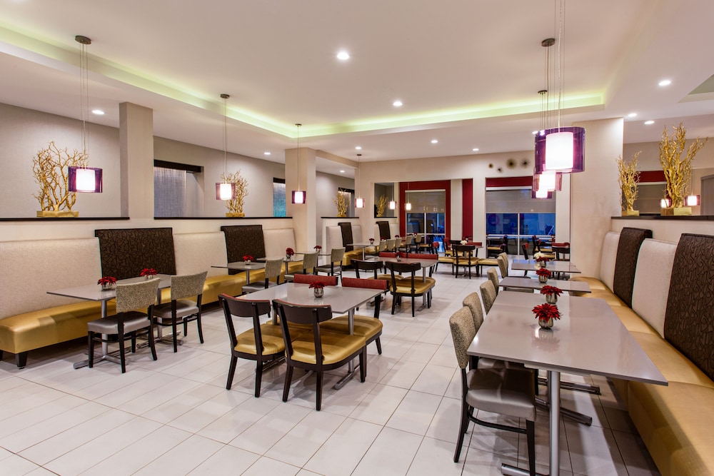 Holiday Inn Express & Suites Anaheim Resort Area 47/58