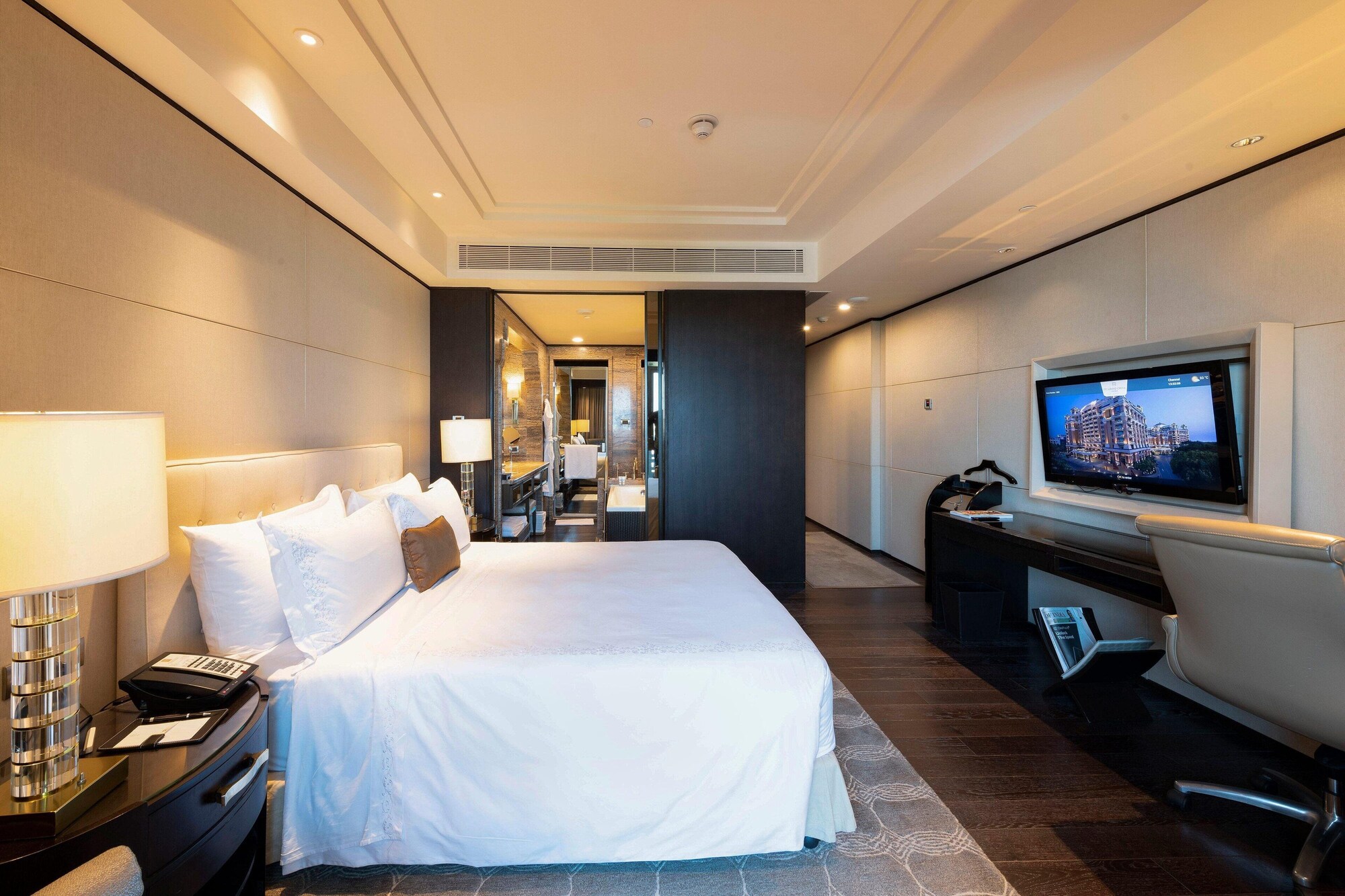 House, Multiple Beds, City View، Itc Grand Chola A Luxury Collection Hotel Chennai 7/10