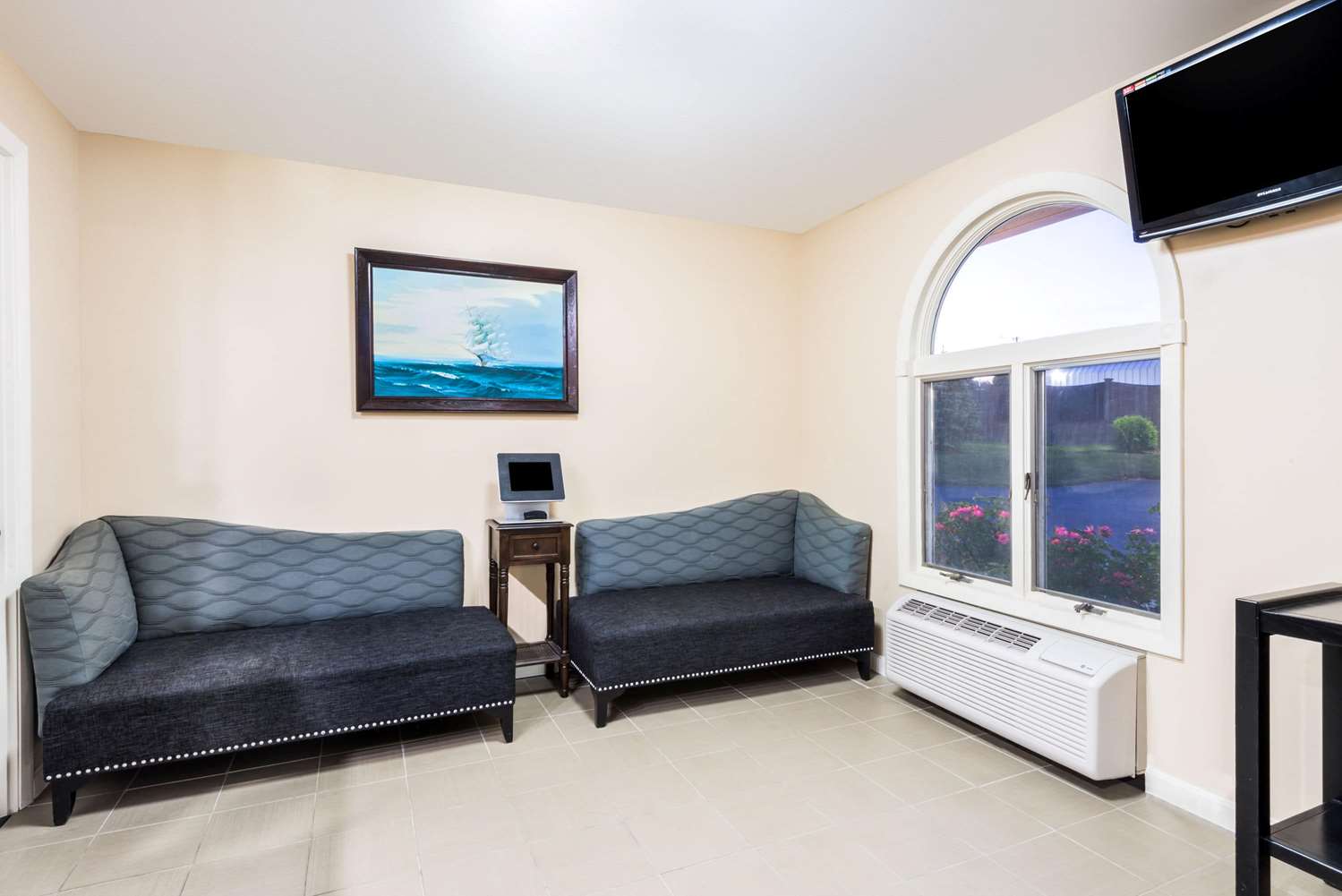 Days Inn by Wyndham Middletown/Newport Area 18/40