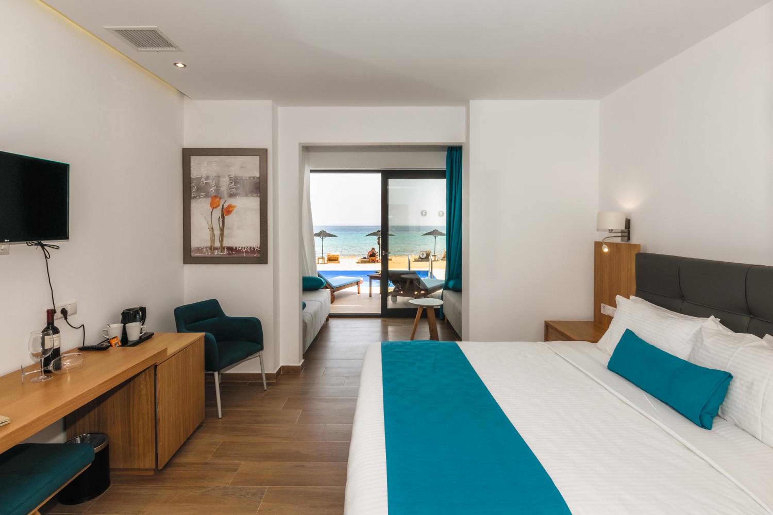 Suite, Sea Side, Private Pool، Cavo Orient Beach Hotel 5/9