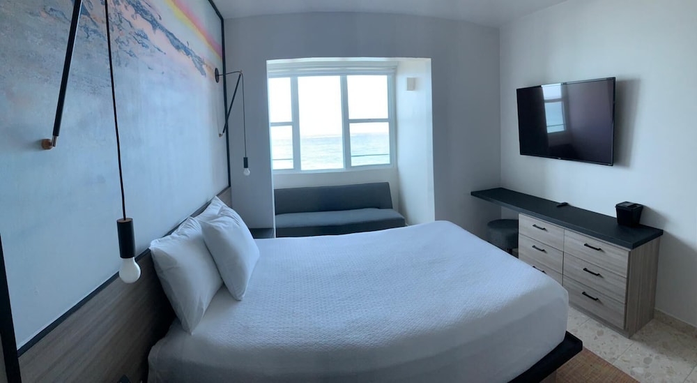 The Tryst Beachfront Hotel 8/50
