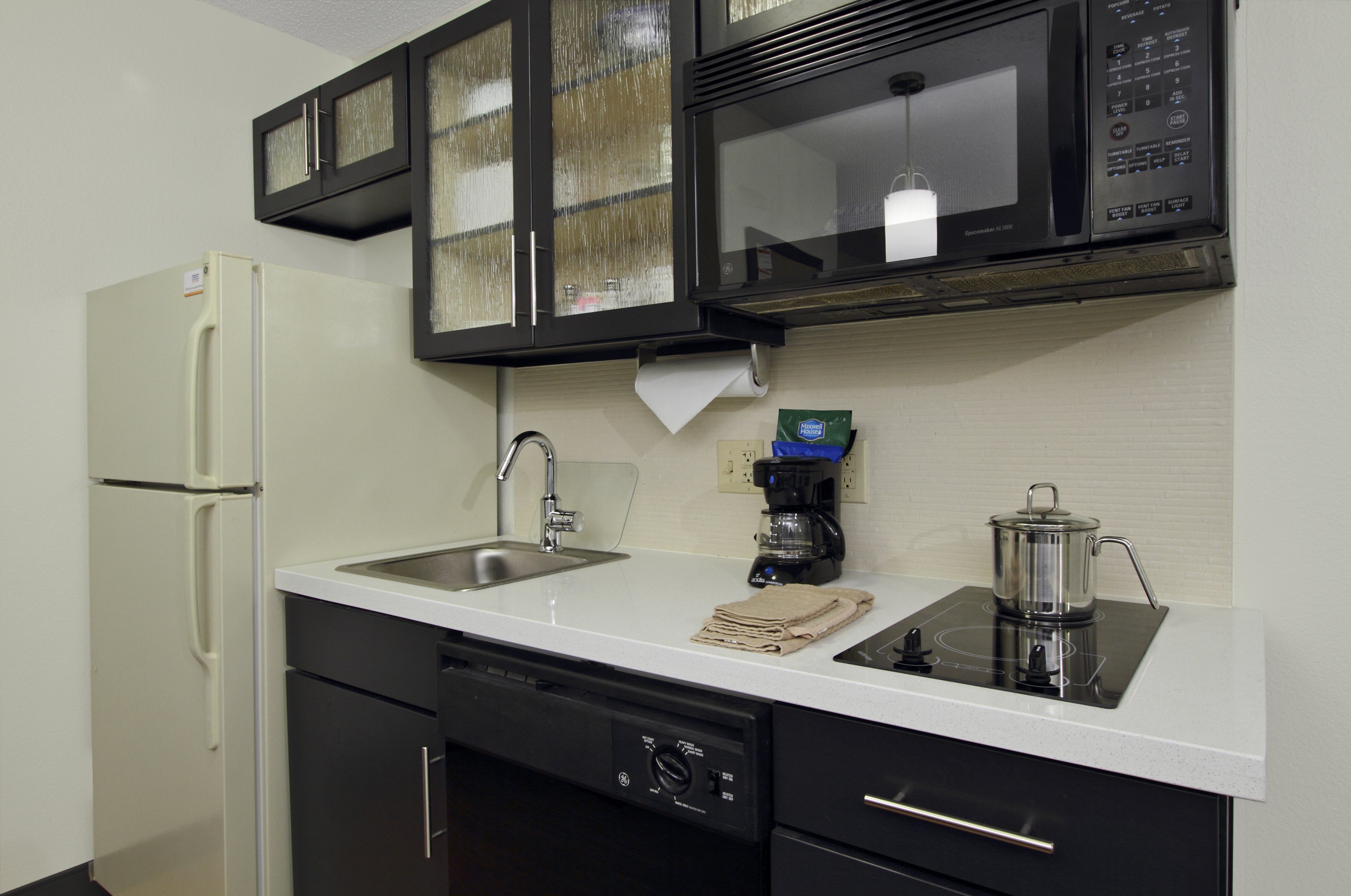 1 Bedroom, Queen Bed, Accessible 2/3