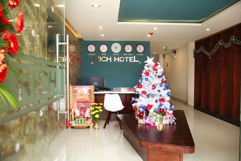 Rich Hotel 7/49