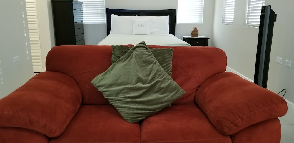 New Kingston Guest Apartment At Eight 16/26