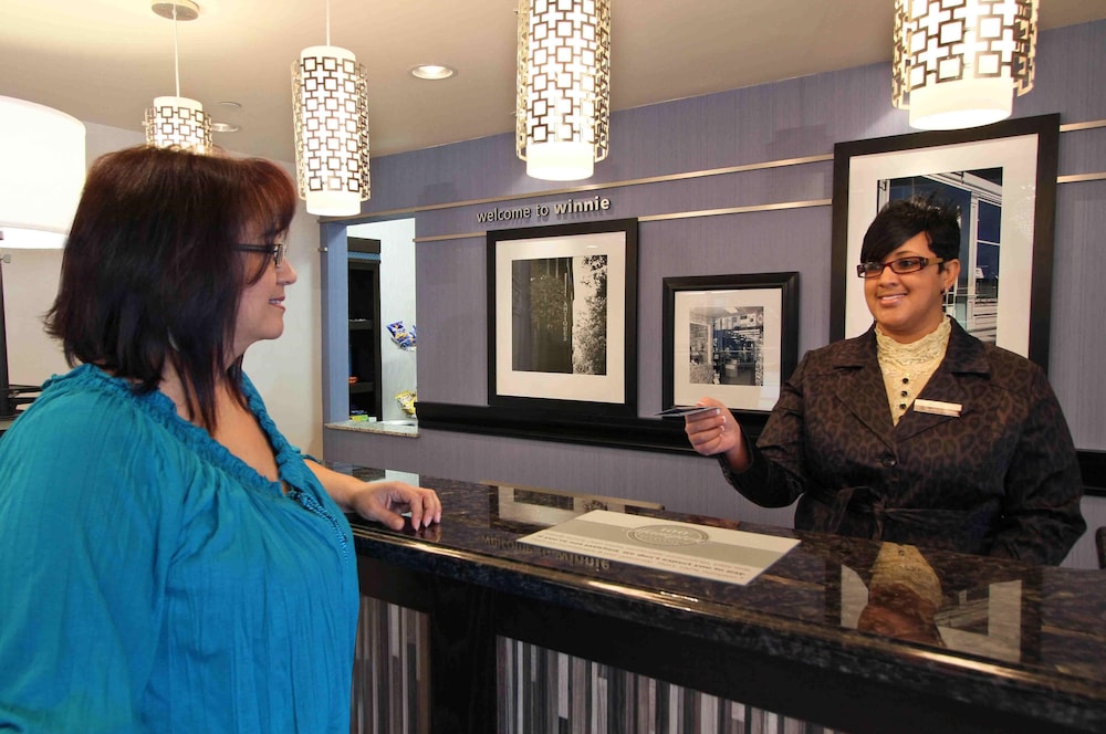 Hampton Inn And Suites Winnie 10/46