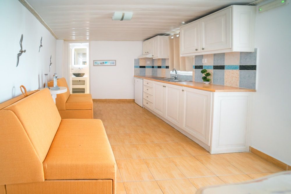 IRENE'S RESIDENCE 6/50